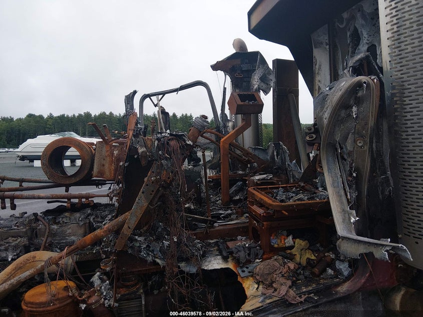 2004 FREIGHTLINER CONVENTIONAL auction photo 5