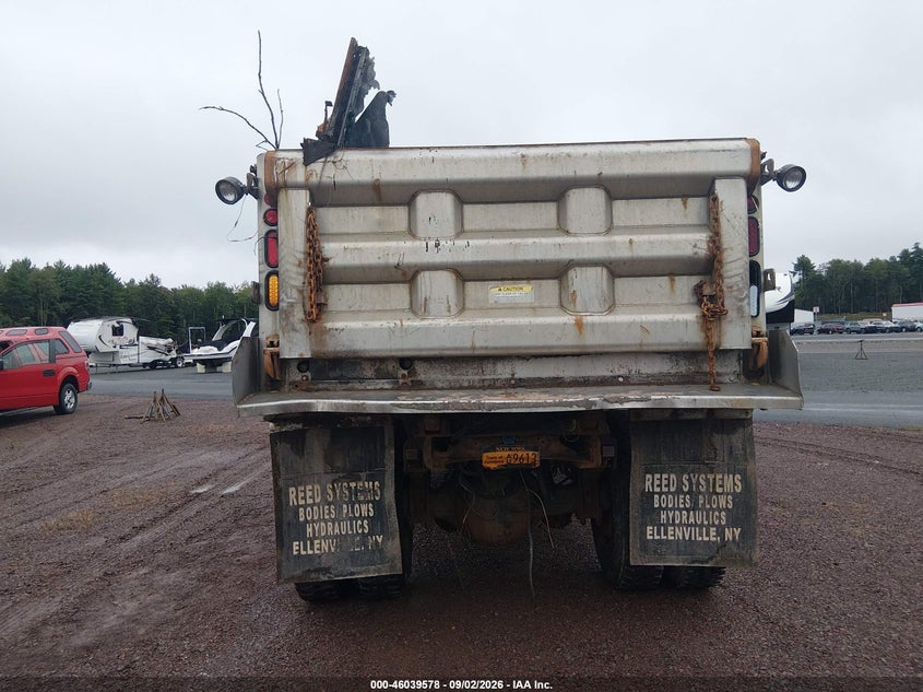 2004 FREIGHTLINER CONVENTIONAL auction photo 8