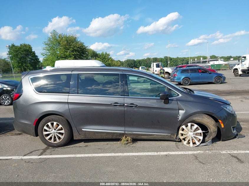 CHRYSLER PACIFICA - zdjęcie 13