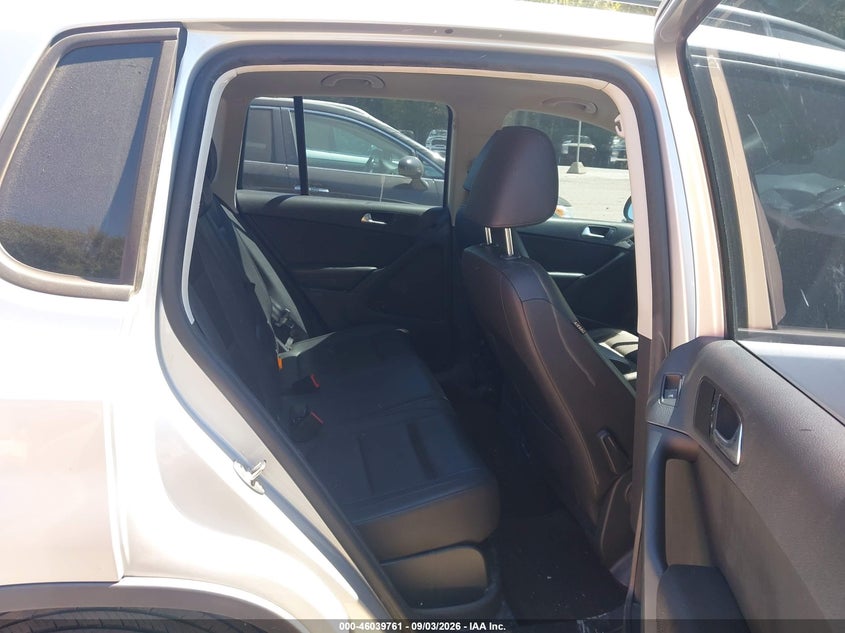 VOLKSWAGEN TIGUAN 2017 VIN WVGAV7AX3HK038943
