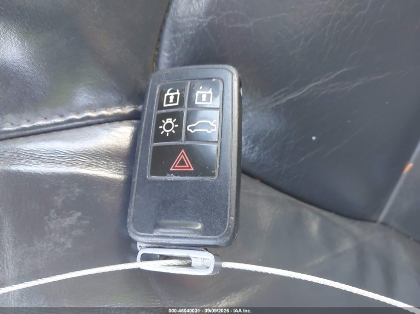 2010 VOLVO XC70 3.2 · Фото 11
