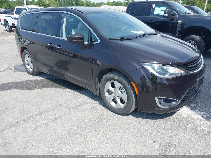 2018 CHRYSLER PACIFICA HYBRID auction photo 1