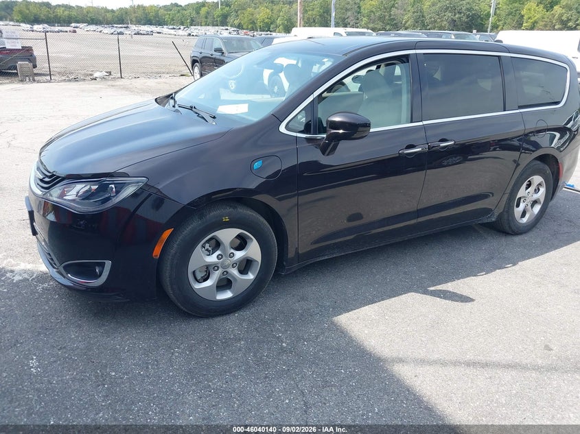 2018 CHRYSLER PACIFICA HYBRID auction photo 2