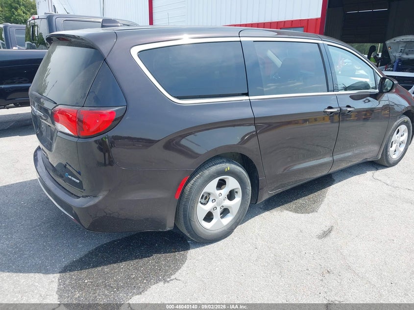2018 CHRYSLER PACIFICA HYBRID auction photo 4