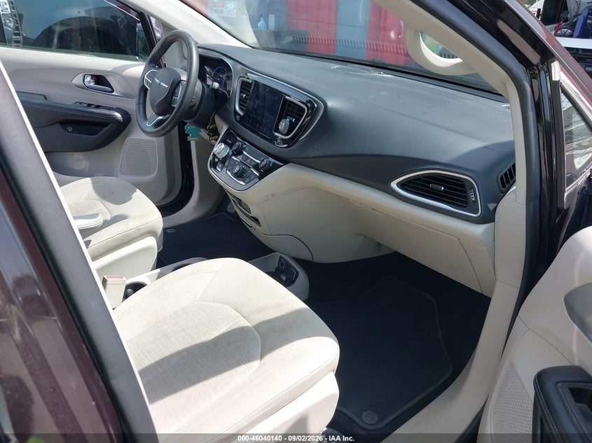 2018 CHRYSLER PACIFICA HYBRID auction photo 5