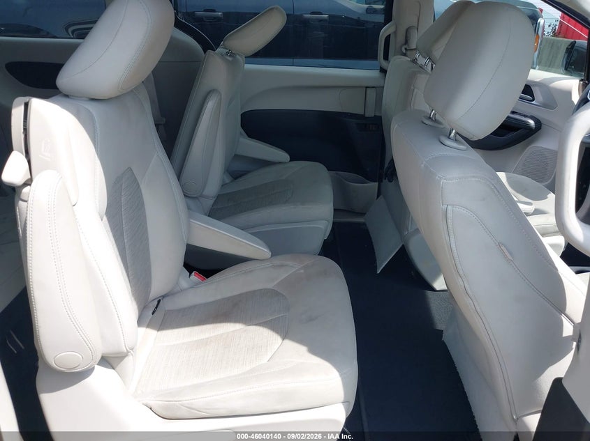 2018 CHRYSLER PACIFICA HYBRID auction photo 8