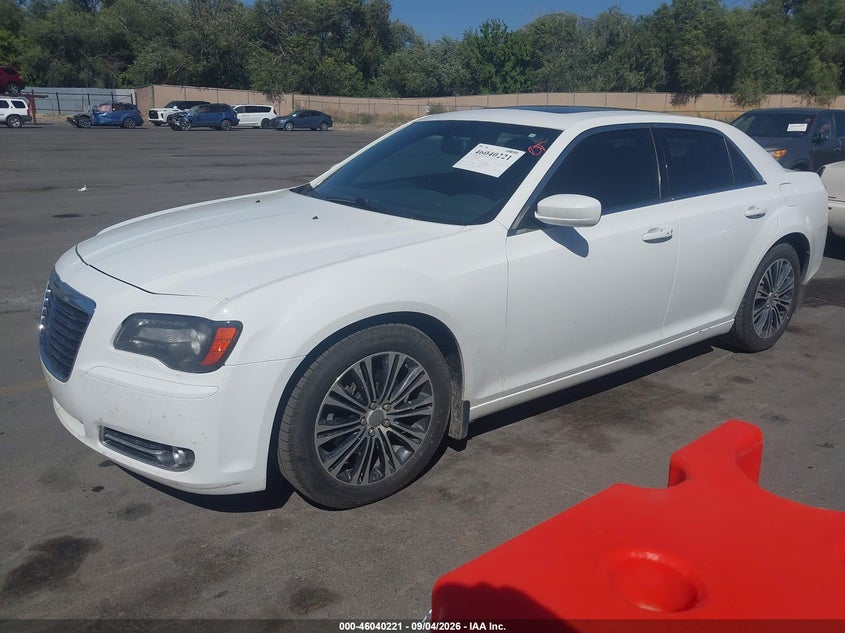 2013 CHRYSLER 300 SEDAN 5.7L V-8 VVT, REGULAR , 363HP