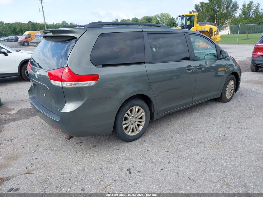 2011 TOYOTA SIENNA auction photo 4