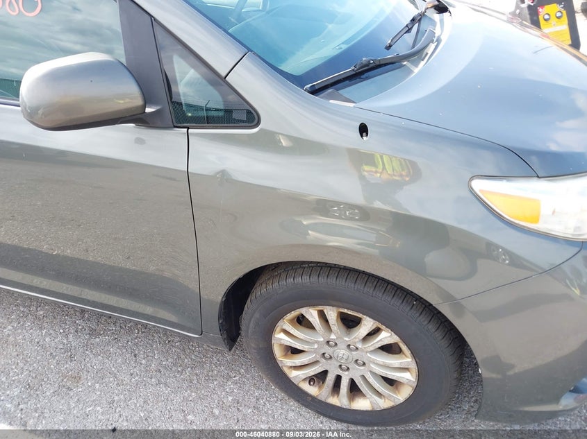 2011 TOYOTA SIENNA auction photo 6