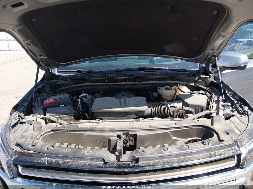CHEVROLET SUBURBAN - zdjęcie 10