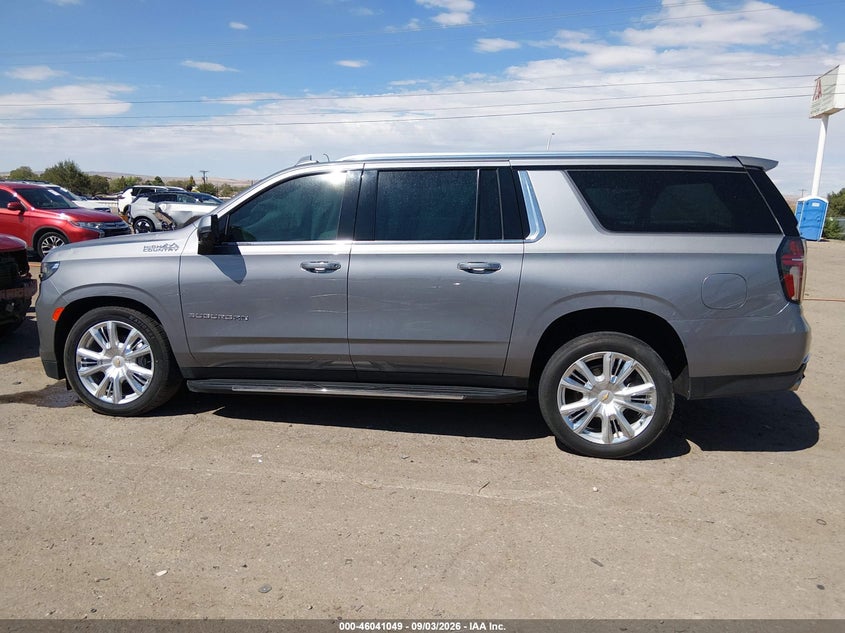 CHEVROLET SUBURBAN - zdjęcie 14
