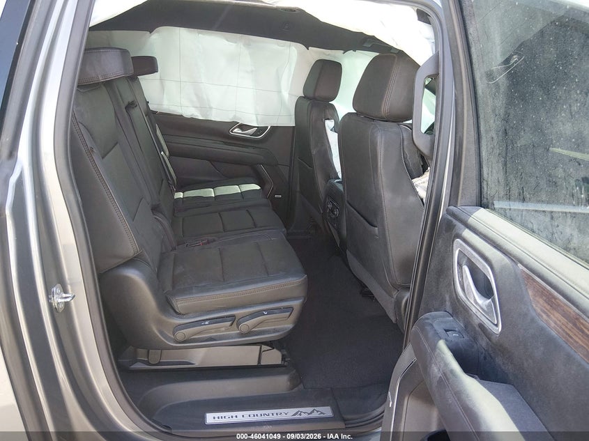 CHEVROLET SUBURBAN - zdjęcie 8