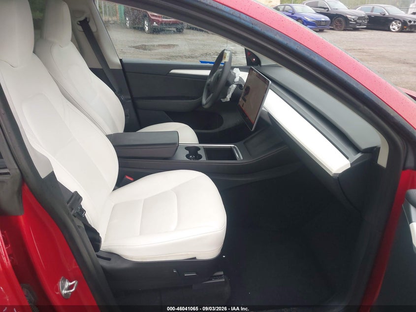 TESLA MODEL Y - zdjęcie 5