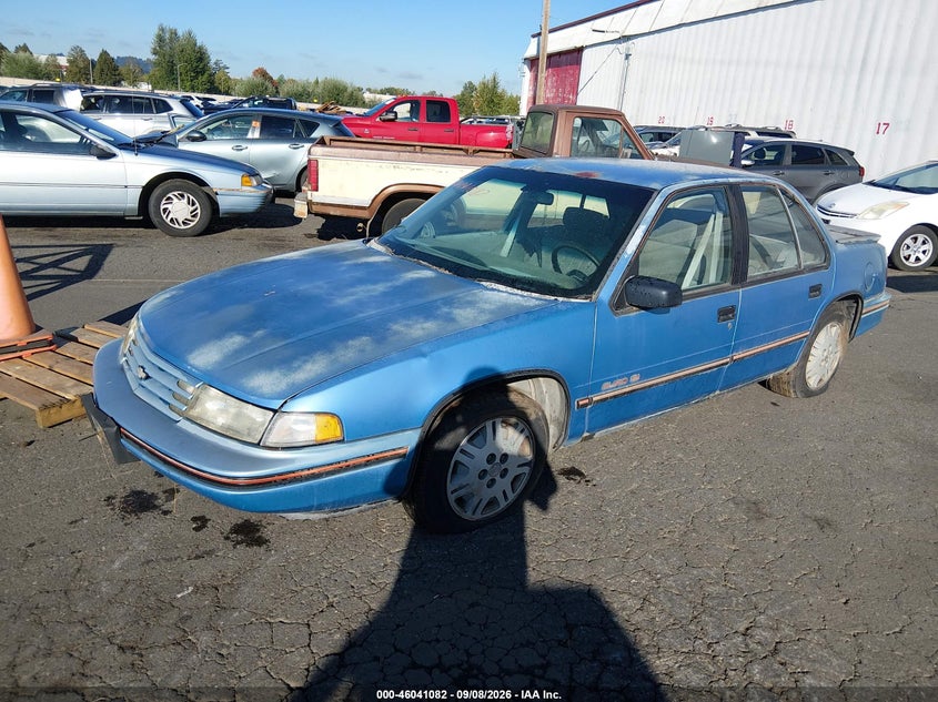 1992 CHEVROLET LUMINA auction photo 2