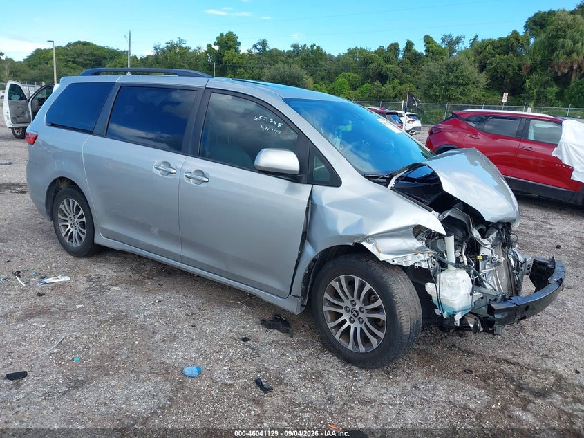 TOYOTA SIENNA - zdjęcie 1