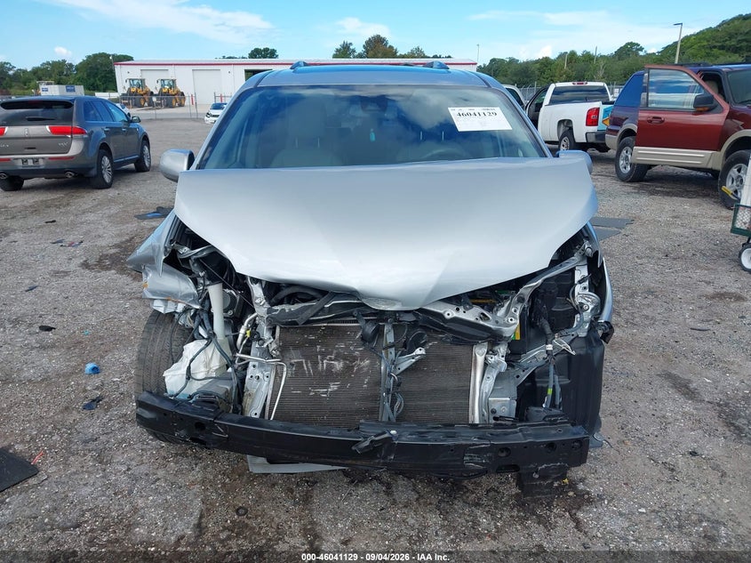 TOYOTA SIENNA - zdjęcie 11
