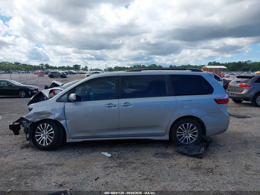 TOYOTA SIENNA - zdjęcie 13