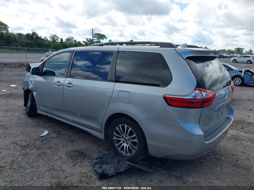 TOYOTA SIENNA - zdjęcie 3