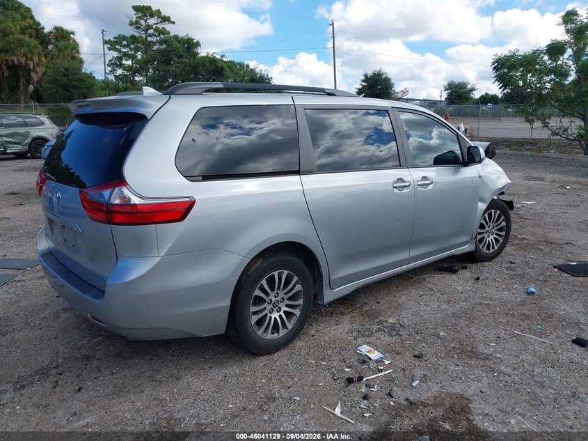 TOYOTA SIENNA - zdjęcie 4