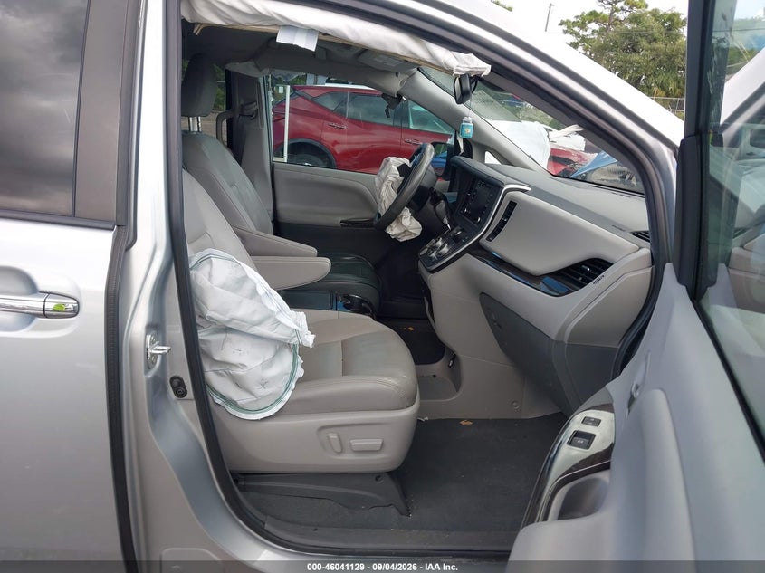 TOYOTA SIENNA - zdjęcie 5