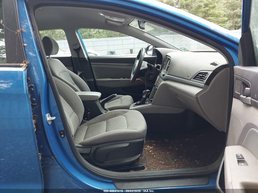 2017 HYUNDAI ELANTRA auction photo 5