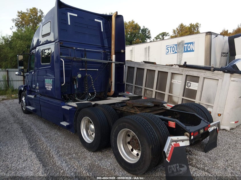 2015 VOLVO VN auction photo 3