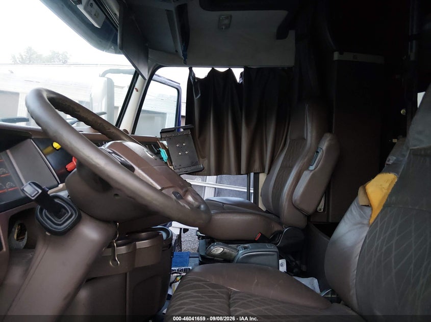 2015 VOLVO VN auction photo 7