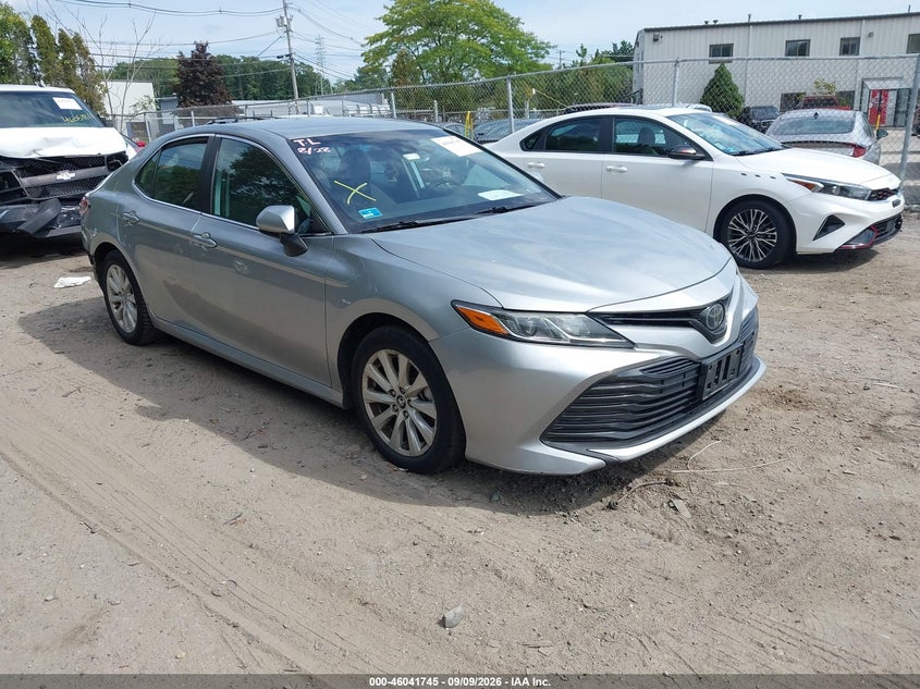 TOYOTA CAMRY - zdjęcie 1