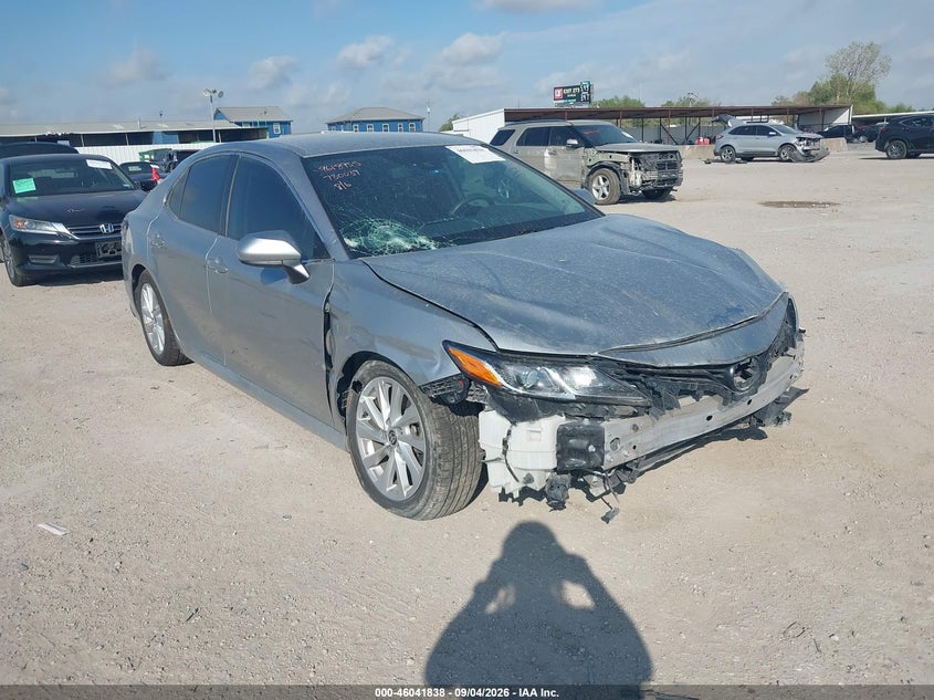 TOYOTA CAMRY - zdjęcie 1