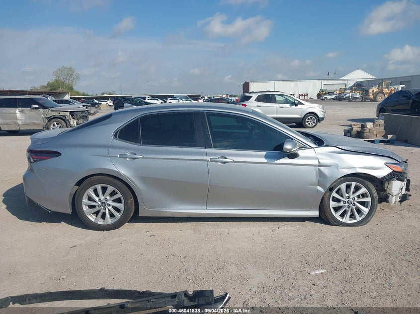 TOYOTA CAMRY - zdjęcie 13