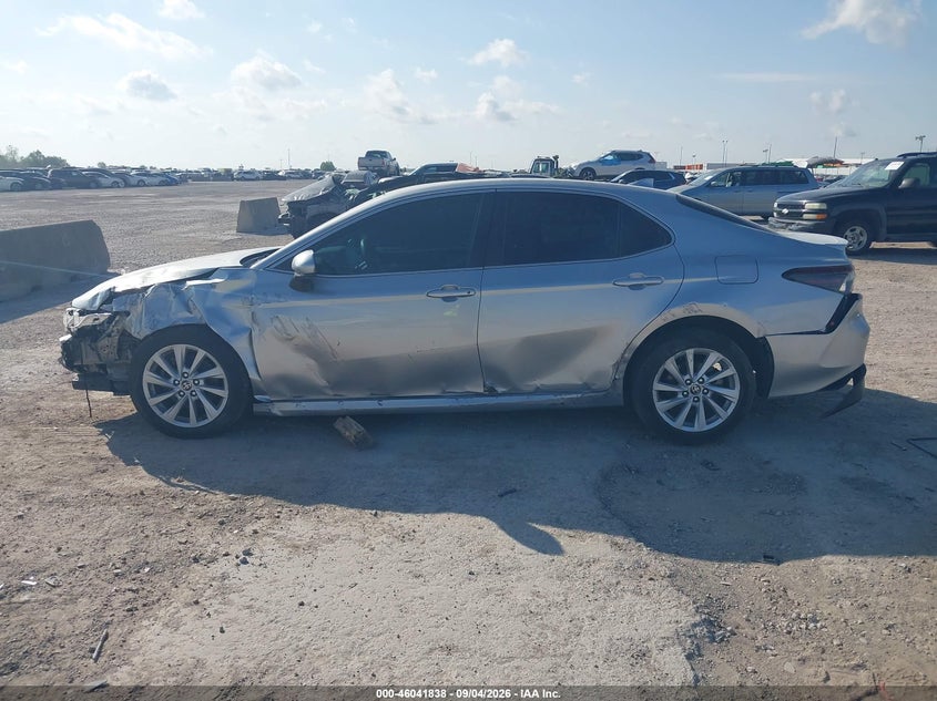 TOYOTA CAMRY - zdjęcie 14