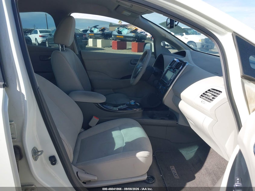 2011 NISSAN LEAF auction photo 5