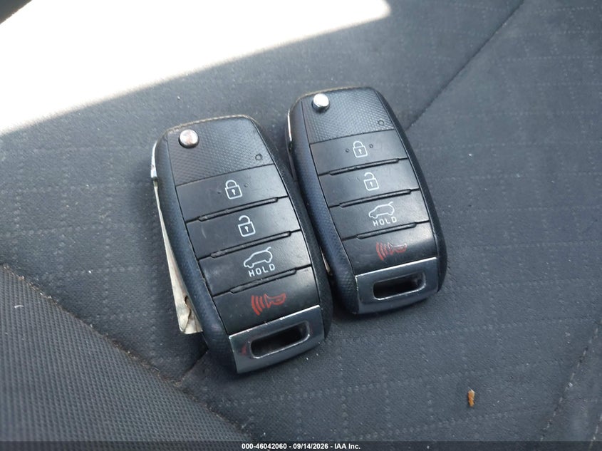 KIA SORENTO 2016 VIN 5XYPGDA55GG090844