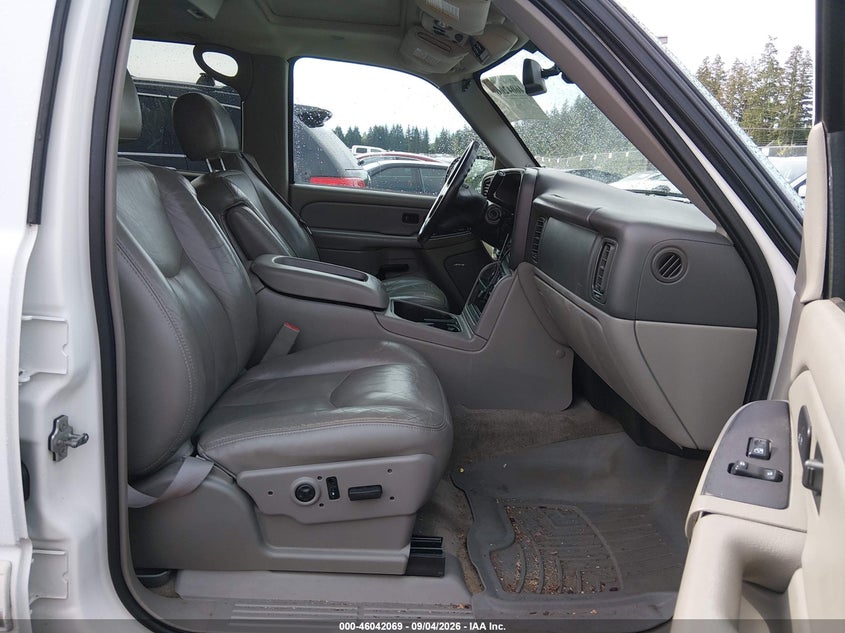 2004 CHEVROLET SUBURBAN 1500 auction photo 5