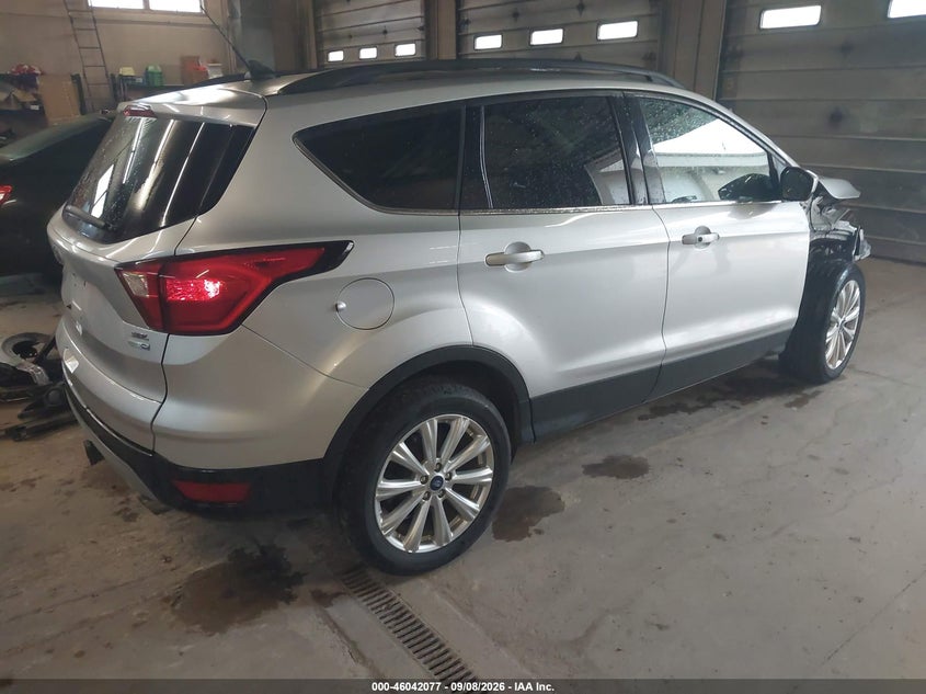 Vin: 1fmcu9hd5kub61190, lot: 46541532, ford escape sel 20194