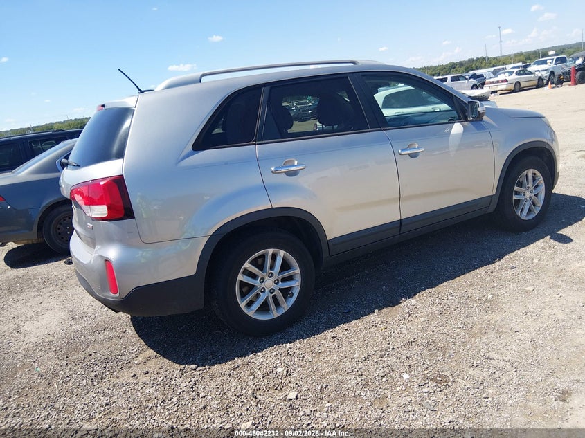 2015 KIA SORENTO auction photo 4