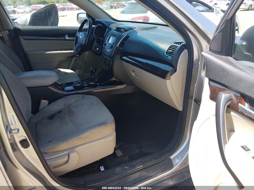 2015 KIA SORENTO auction photo 5