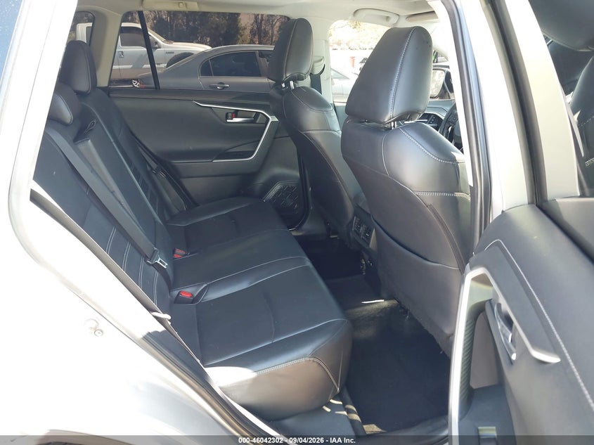 TOYOTA RAV4 - zdjęcie 8
