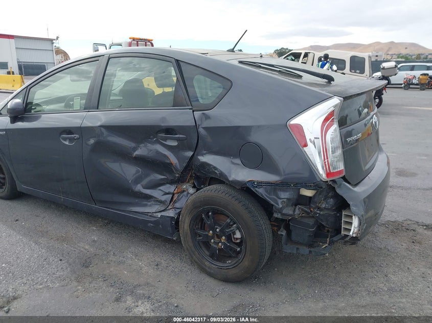 2013 TOYOTA PRIUS auction photo 6