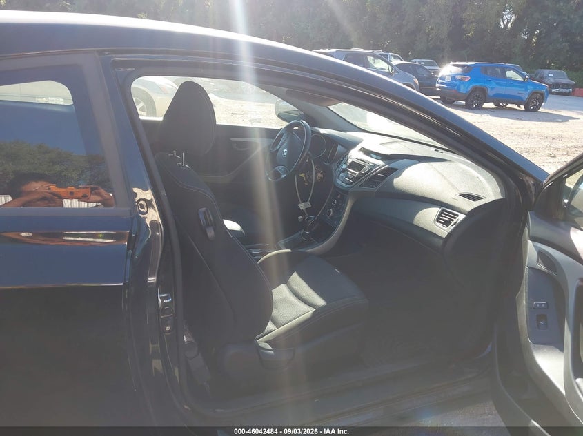2014 HYUNDAI ELANTRA auction photo 5