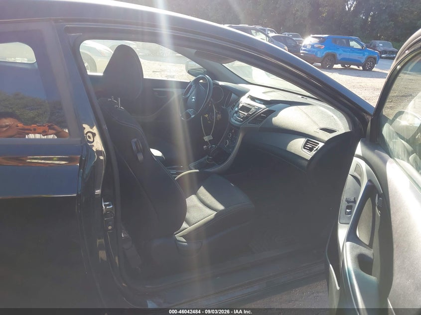 2014 HYUNDAI ELANTRA auction photo 8