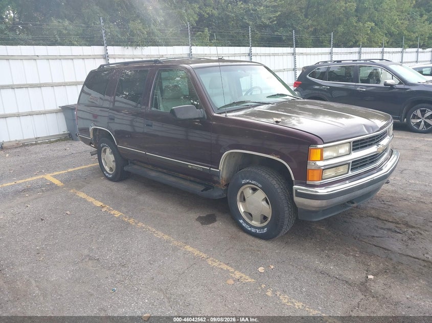1996 CHEVROLET TAHOE auction photo 1