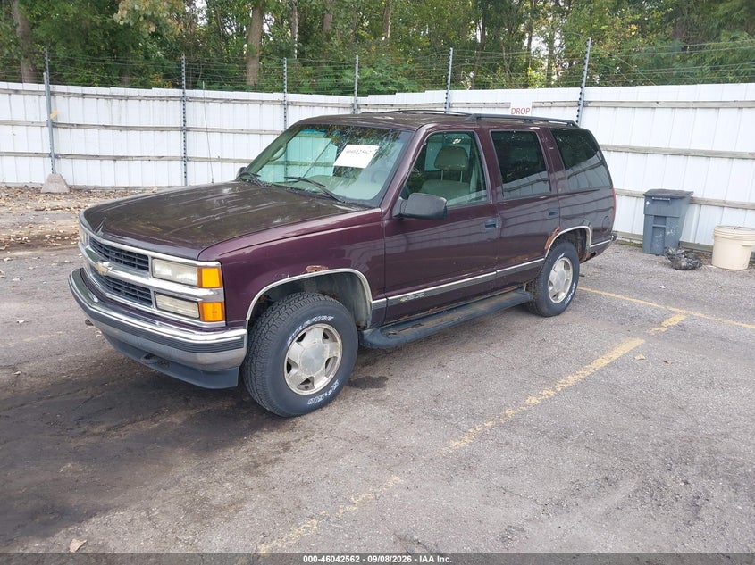 1996 CHEVROLET TAHOE auction photo 2