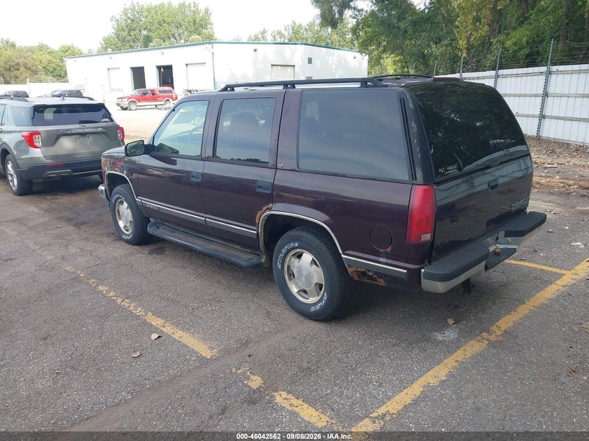 1996 CHEVROLET TAHOE auction photo 3