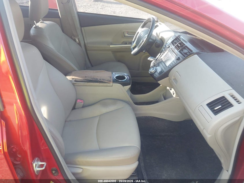 2014 TOYOTA PRIUS V auction photo 5