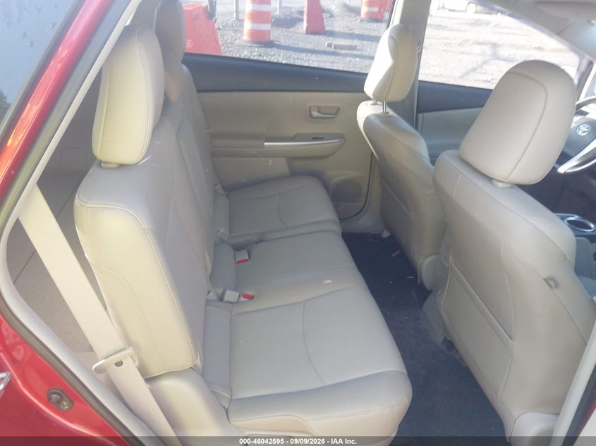 2014 TOYOTA PRIUS V auction photo 8