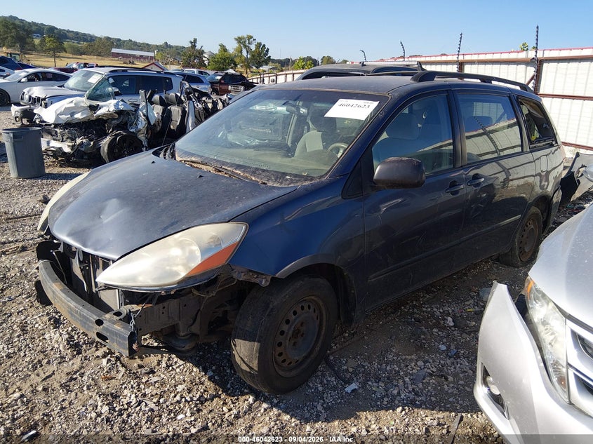 2008 TOYOTA SIENNA auction photo 2