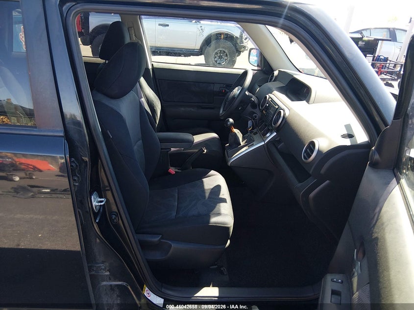 2012 SCION XB · Фото 5