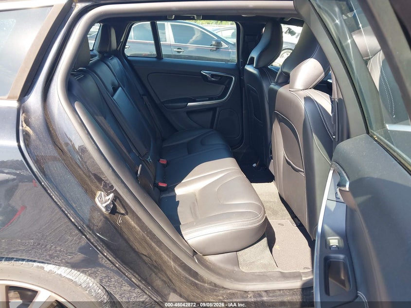 2015 VOLVO V60 auction photo 8