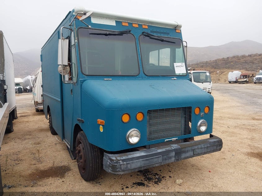 2002 FREIGHTLINER CHASSIS M LINE WALK-IN VAN